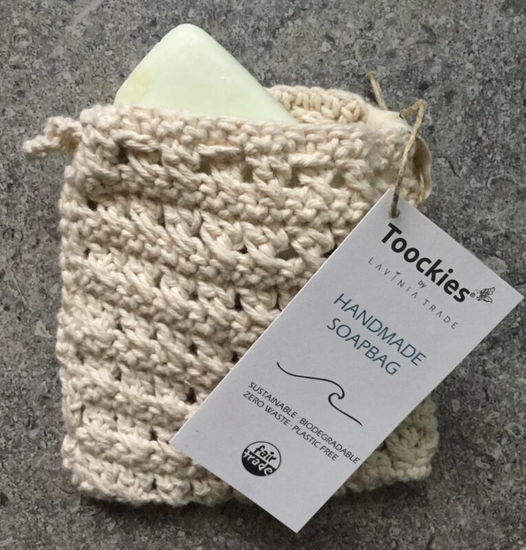 sfeerfoto Gehaakt zeepzakje van onbehandeld katoen