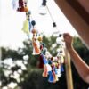 decoratieve kwastjesslinger sfeerfoto
