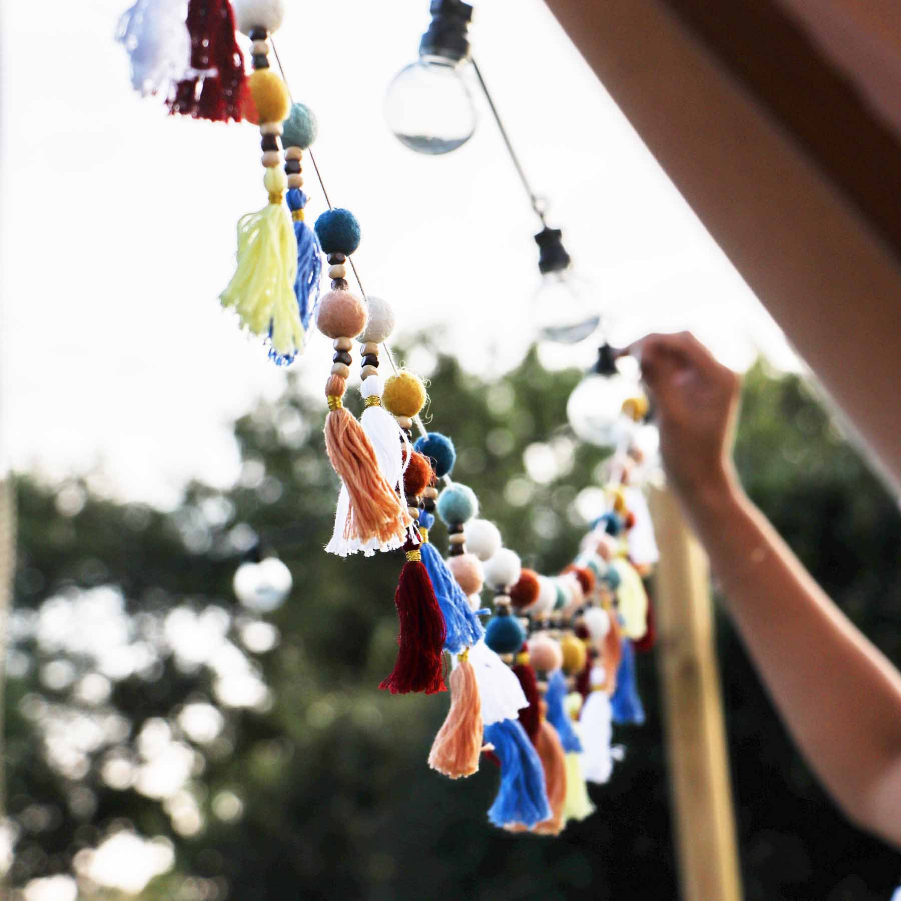 decoratieve kwastjesslinger sfeerfoto