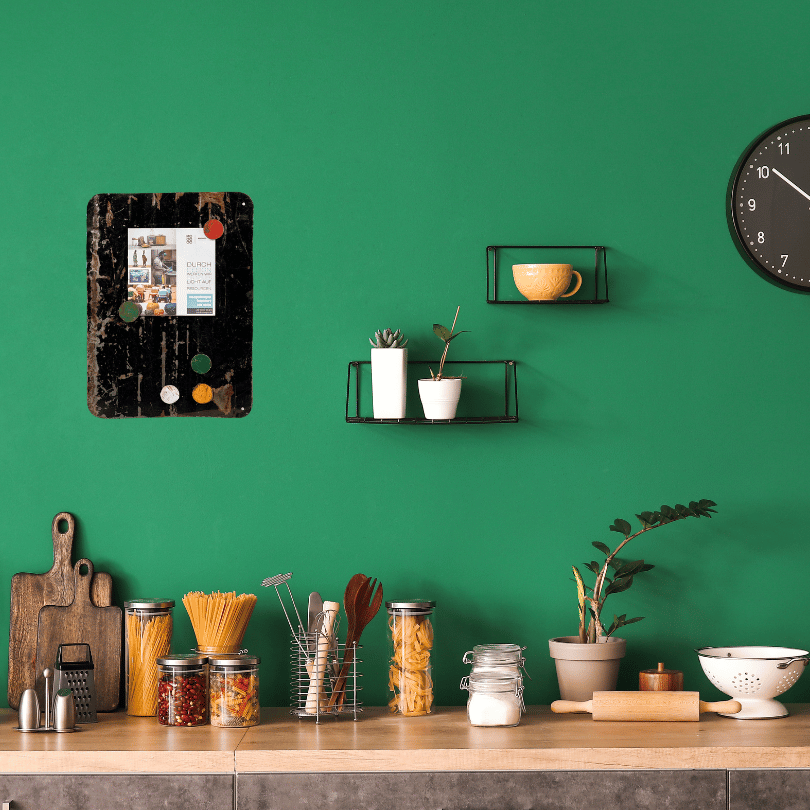 magneetbord zwart van olievaten sfeerfoto