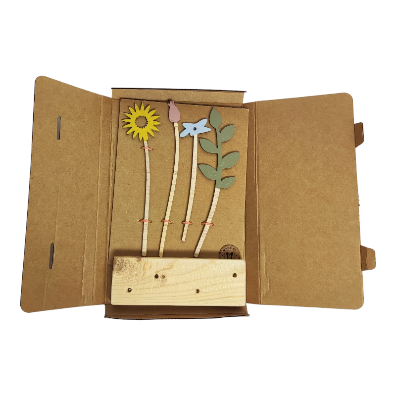 houten bloemen in een brievenbus doosje