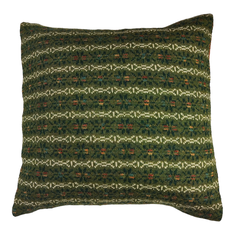 groen kussen van restanten stoffen 50x50 groen breisel met geometrisch patroon