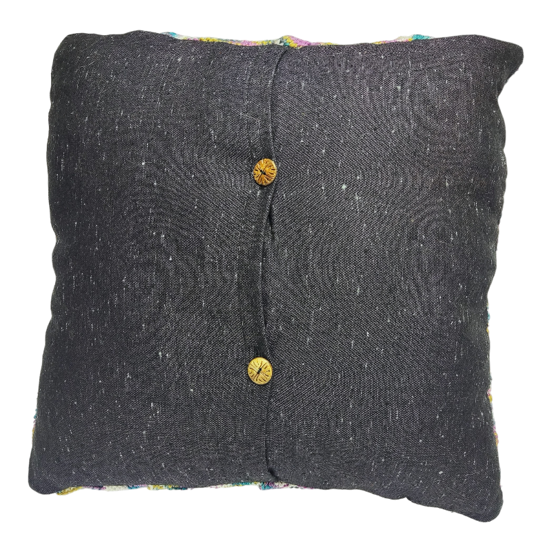 achterzijde kussen van restanten stof