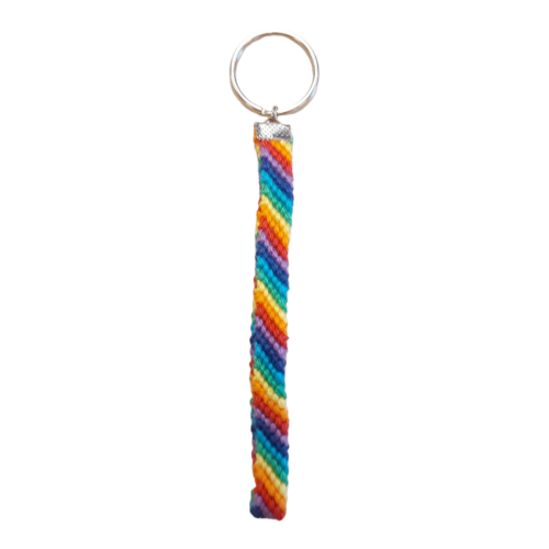 hadngeknoppte sleutelhanger met regenboogkleuren