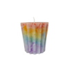 regenboogkaars harmonica in regenboogkleuren met stukjes gerecycled kaarsvet