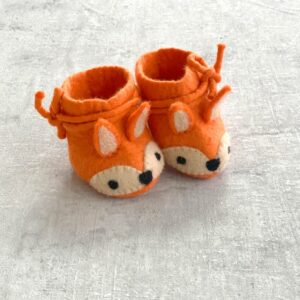 handgemaakt vilten babyslofjes met vosjes.