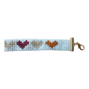 detail kralenarmband met hartjes