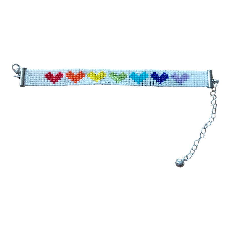 armband met 7 hartjes in regenboogkleuren