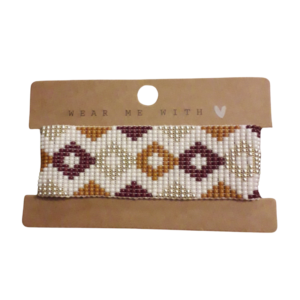 feestelijke armband , handgeweven met kralen met bruin, creme en goudkleurige krralen