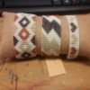 feestelijke handgeweven kralenarmbanden in creme, bruin en goud dessins