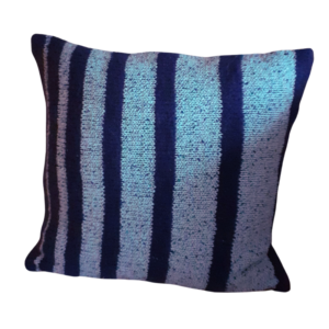blauw gestreept kussen