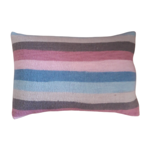 handgebreid gestreept kussen 60 x 40 in roze , blauw en naturel tinten