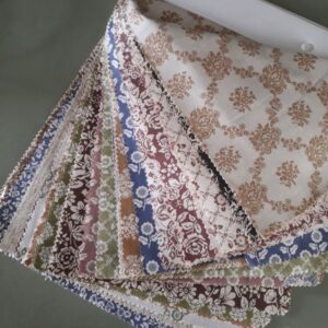 stofstalen boek met vintage bloempatronen